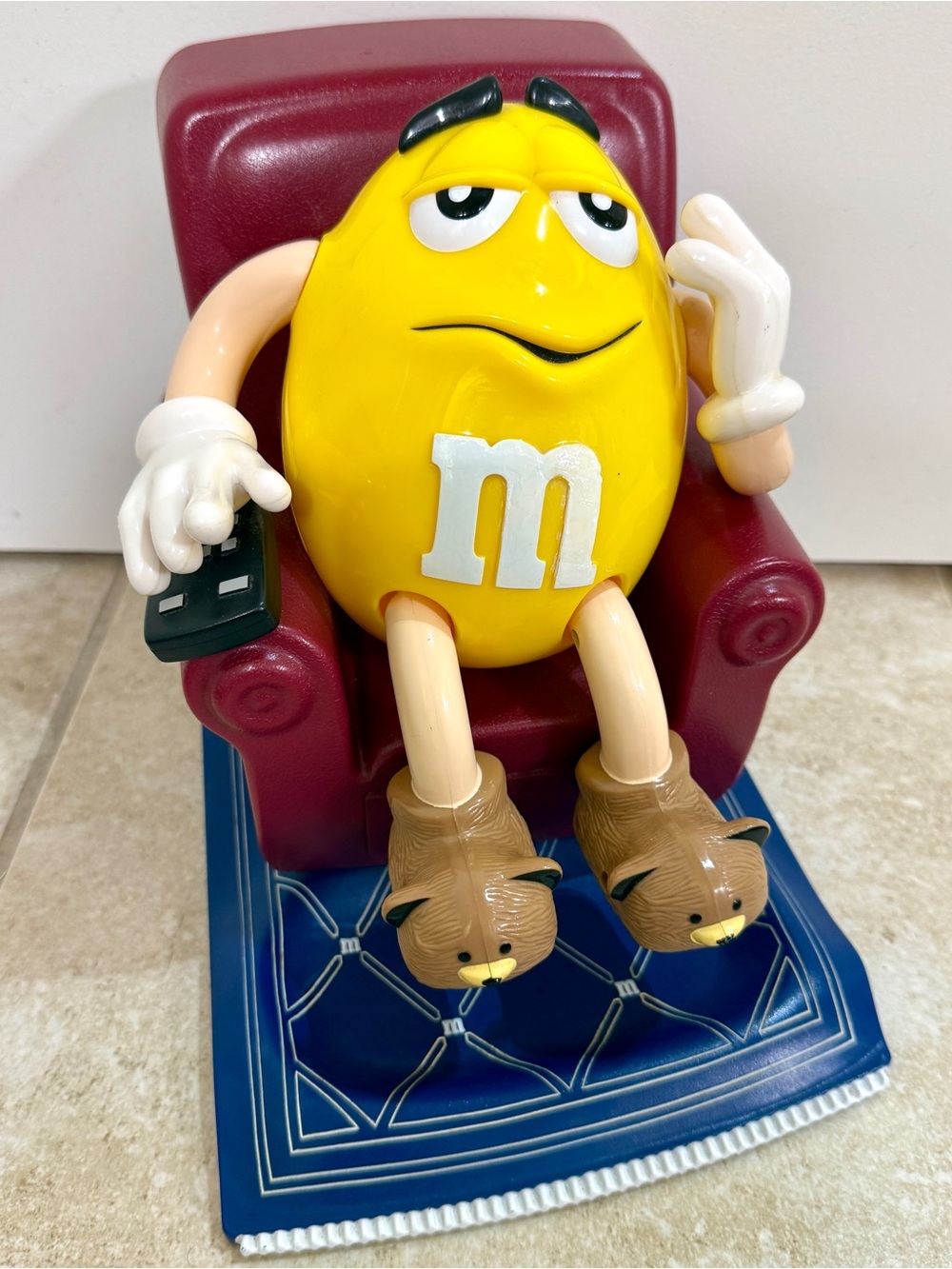 Vintage - 1999 Mars, Inc. Yellow M&M's Lazy Boy Candy Dispenser
